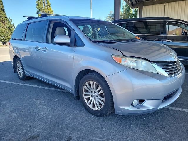 2011 Toyota Sienna XLE photo 2