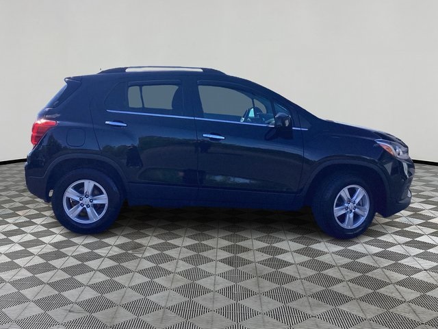 2019 Chevrolet Trax LT photo 2