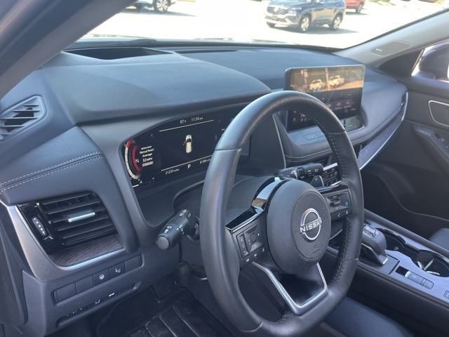 2024 Nissan Rogue Platinum photo 9