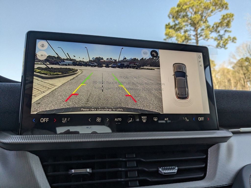 2025 Ford Explorer photo 22