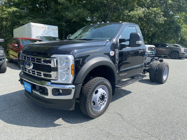 2025 Ford F-550 photo 3