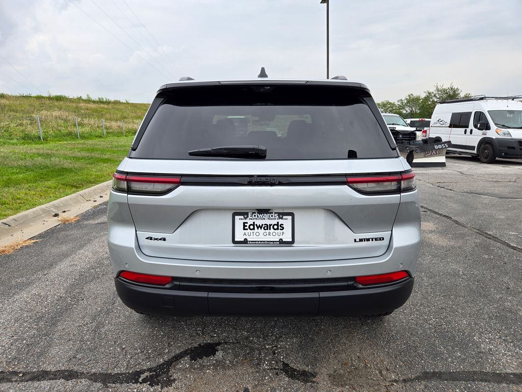 2025 Jeep Grand Cherokee Limited photo 4