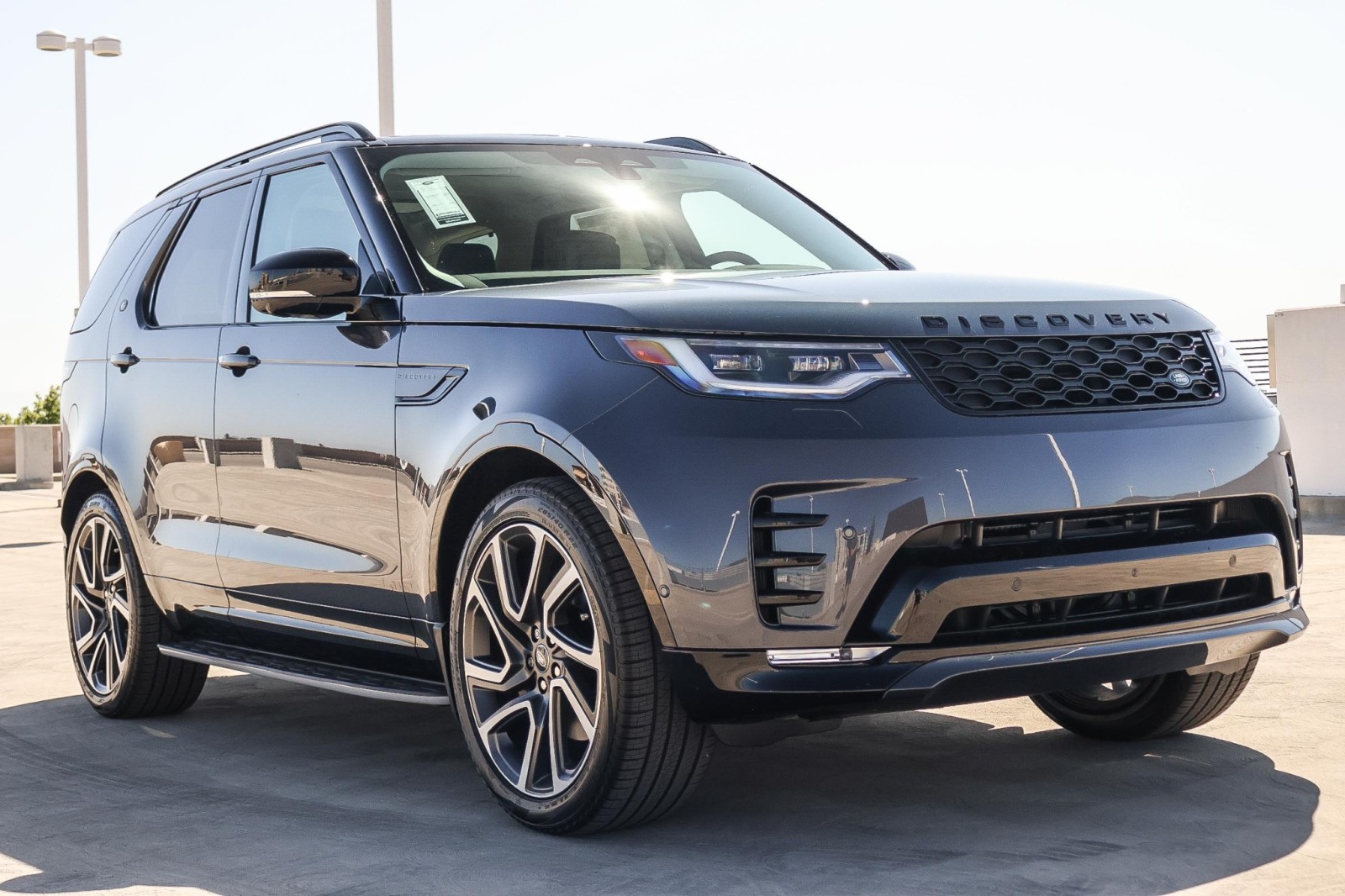 2025 Land Rover Discovery SE photo 3