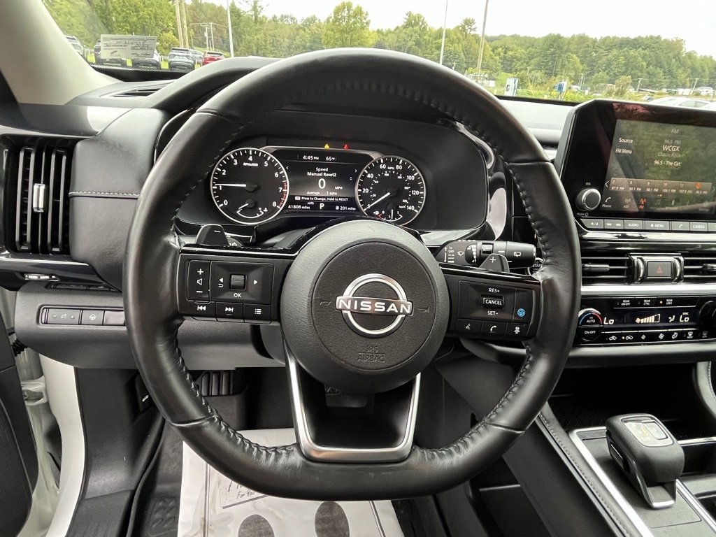 2022 Nissan Pathfinder SV photo 2