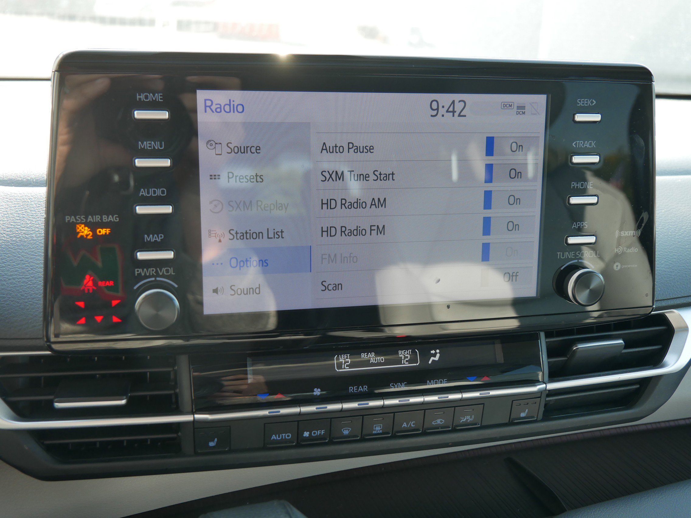 2022 Toyota Sienna XLE photo 22