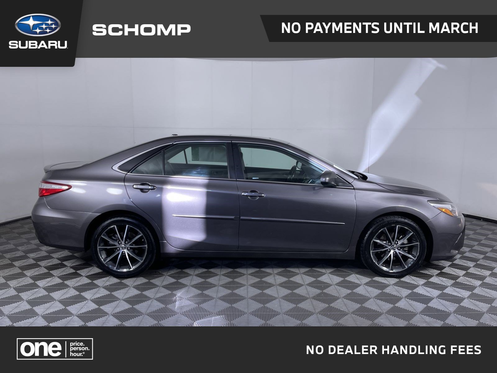 2015 Toyota Camry XSE's photo