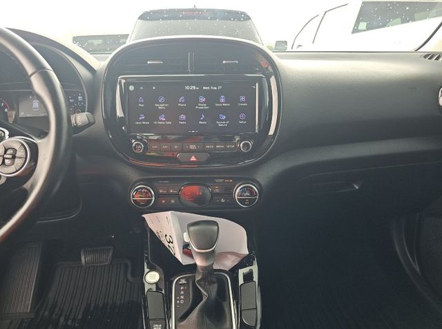 2022 Kia Soul GT-Line photo 9