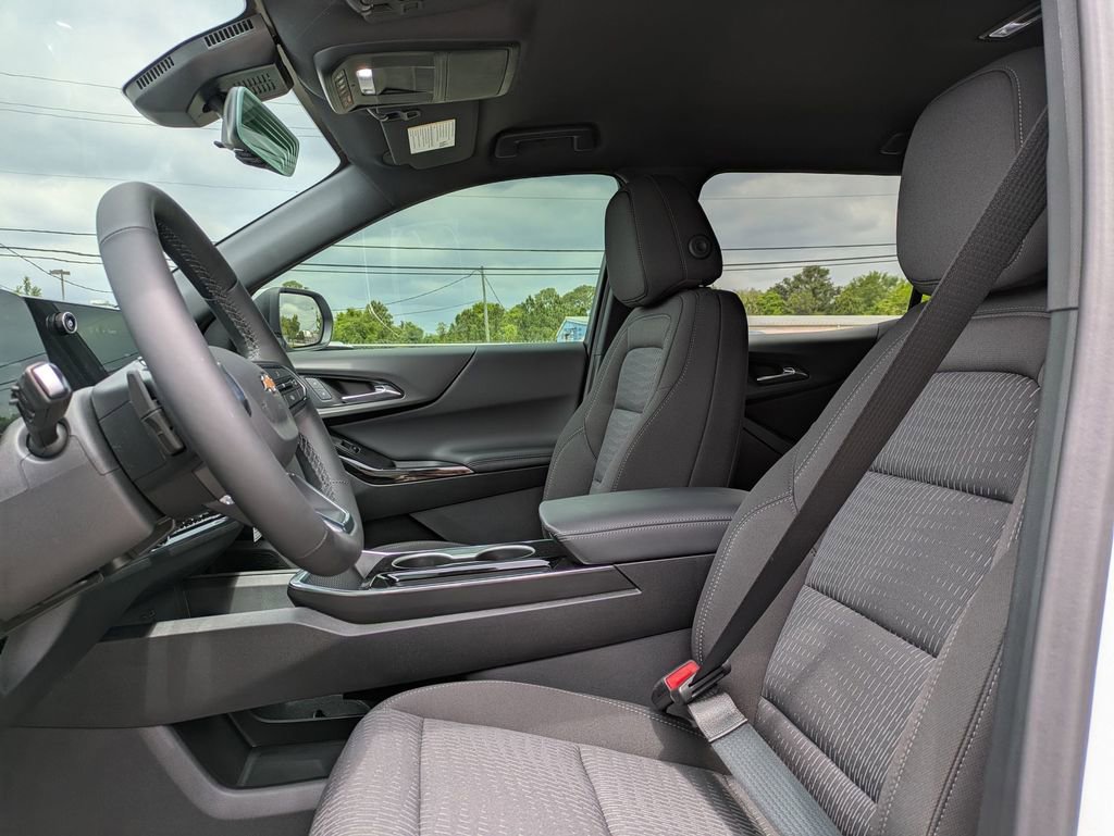 2025 Chevrolet Equinox LT photo 9