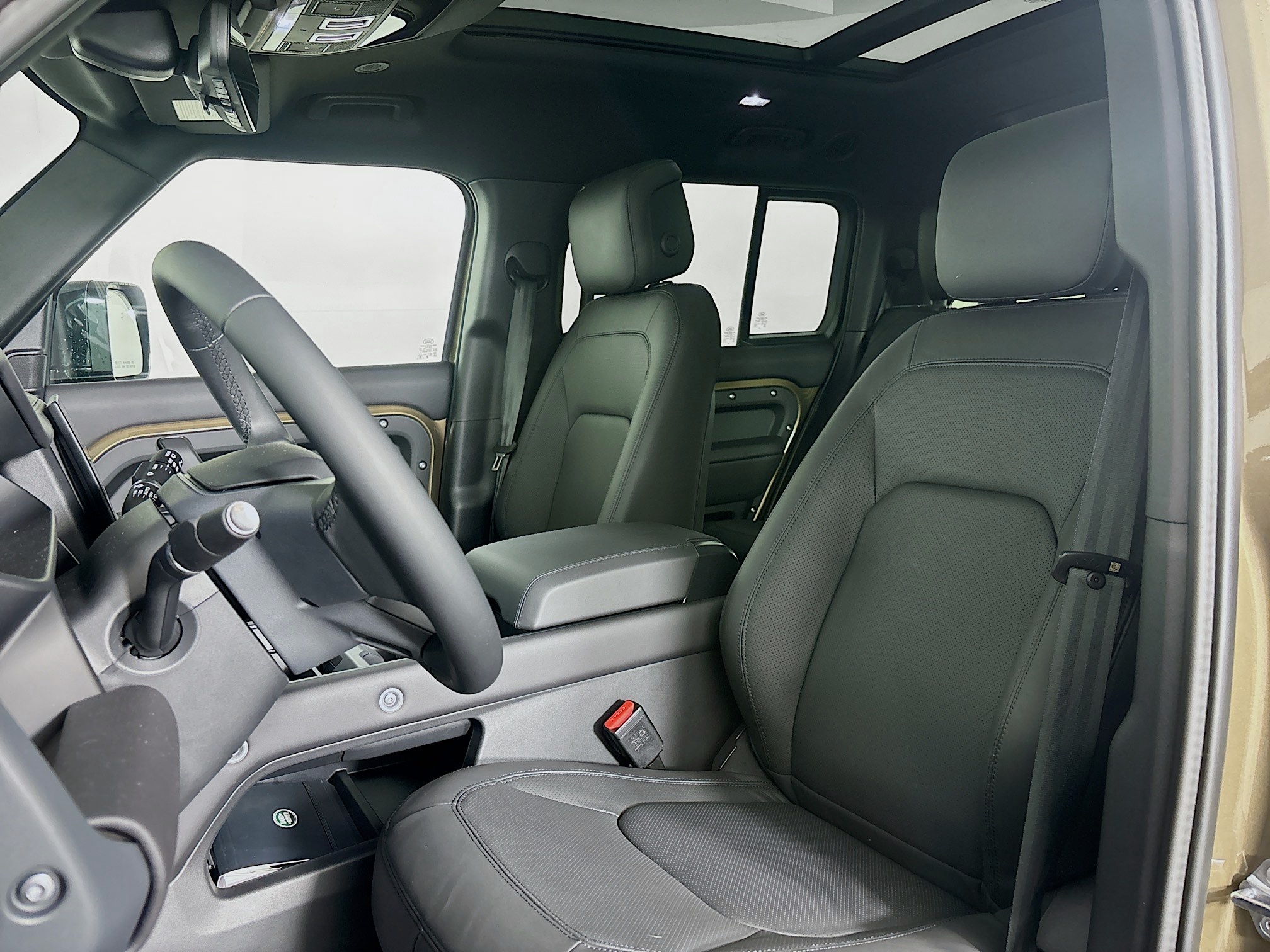2025 Land Rover Defender 130 S photo 22