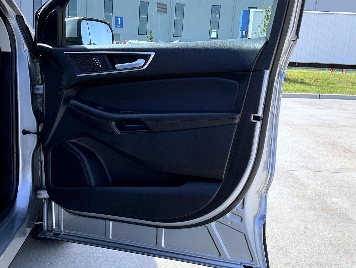 2024 Ford Edge SEL photo 17