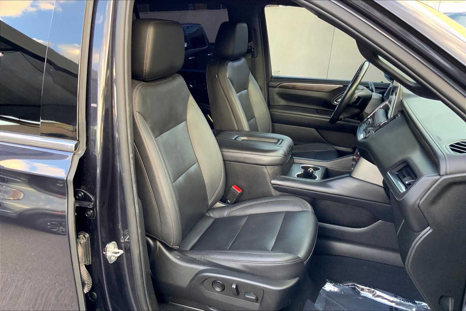 2022 Chevrolet Suburban LT photo 8