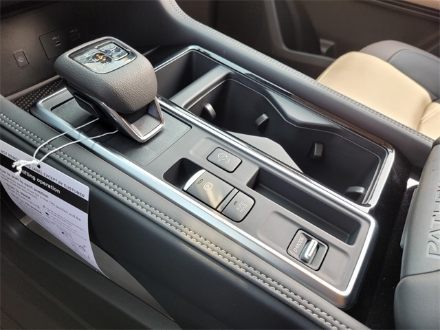2025 Nissan Pathfinder Platinum photo 24