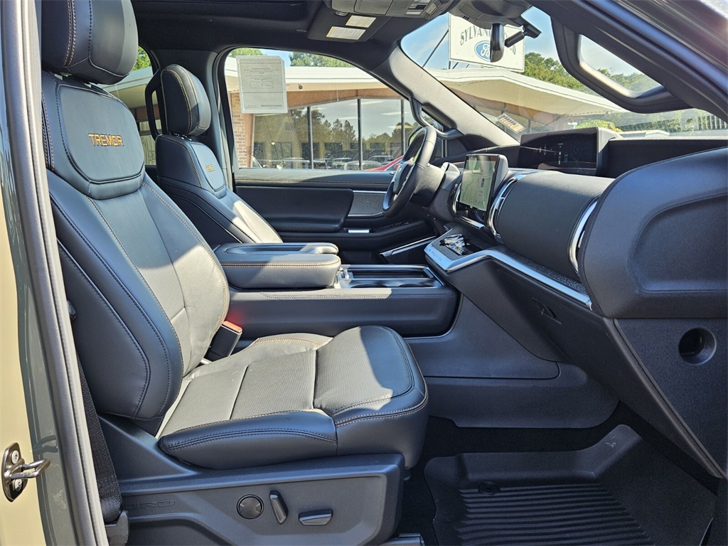 2025 Ford Expedition photo 11