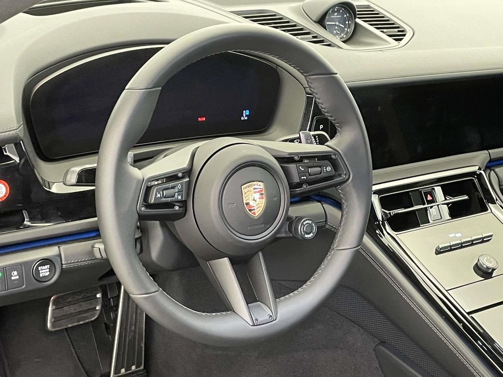 2025 Porsche Panamera GTS photo 4