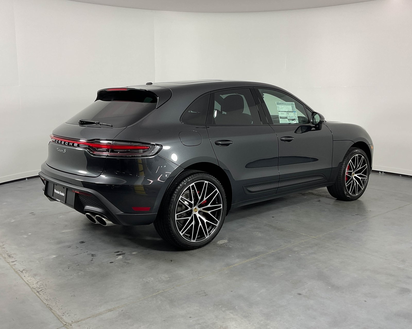 2025 Porsche Macan S photo 7