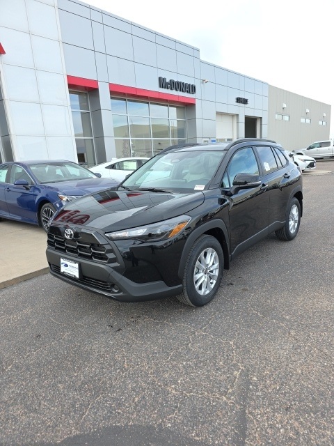 2026 Toyota Corolla Cross LE's photo