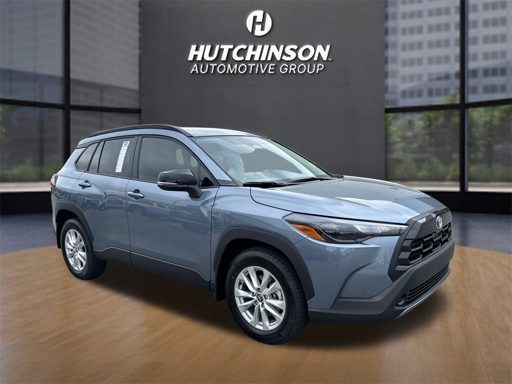 2026 Toyota Corolla Cross LE's photo