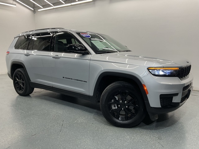 2024 Jeep Grand Cherokee Altitude photo 2