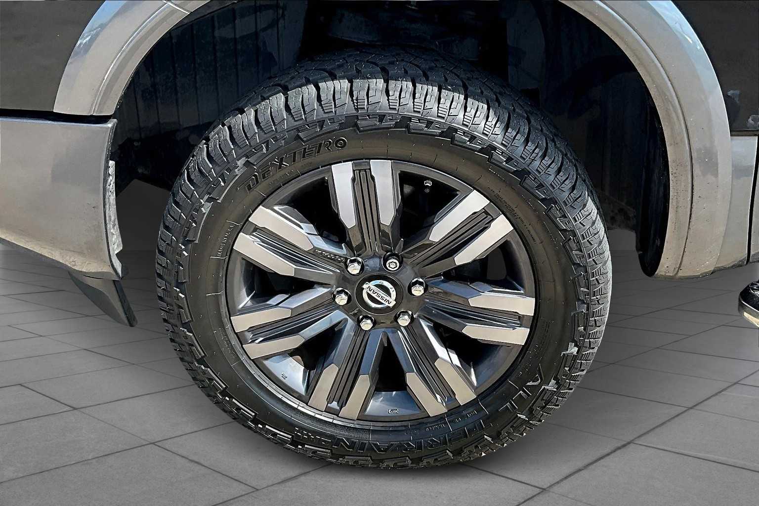 2020 Nissan Titan Platinum Reserve photo 9