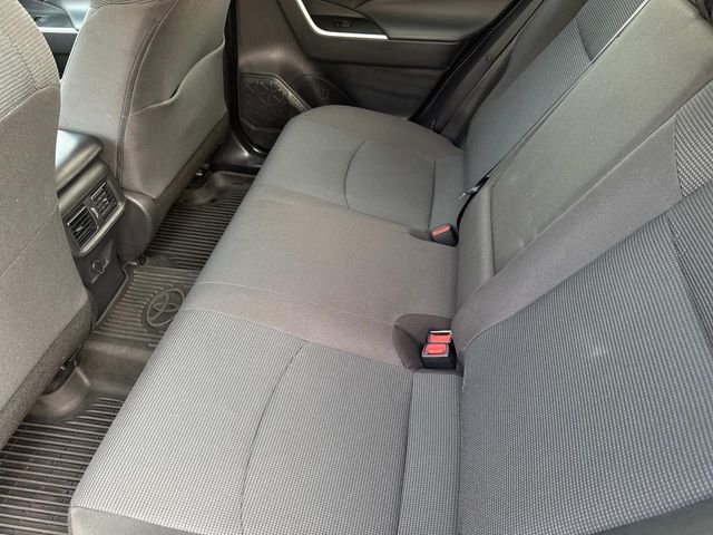 2022 Toyota RAV4 LE photo 12