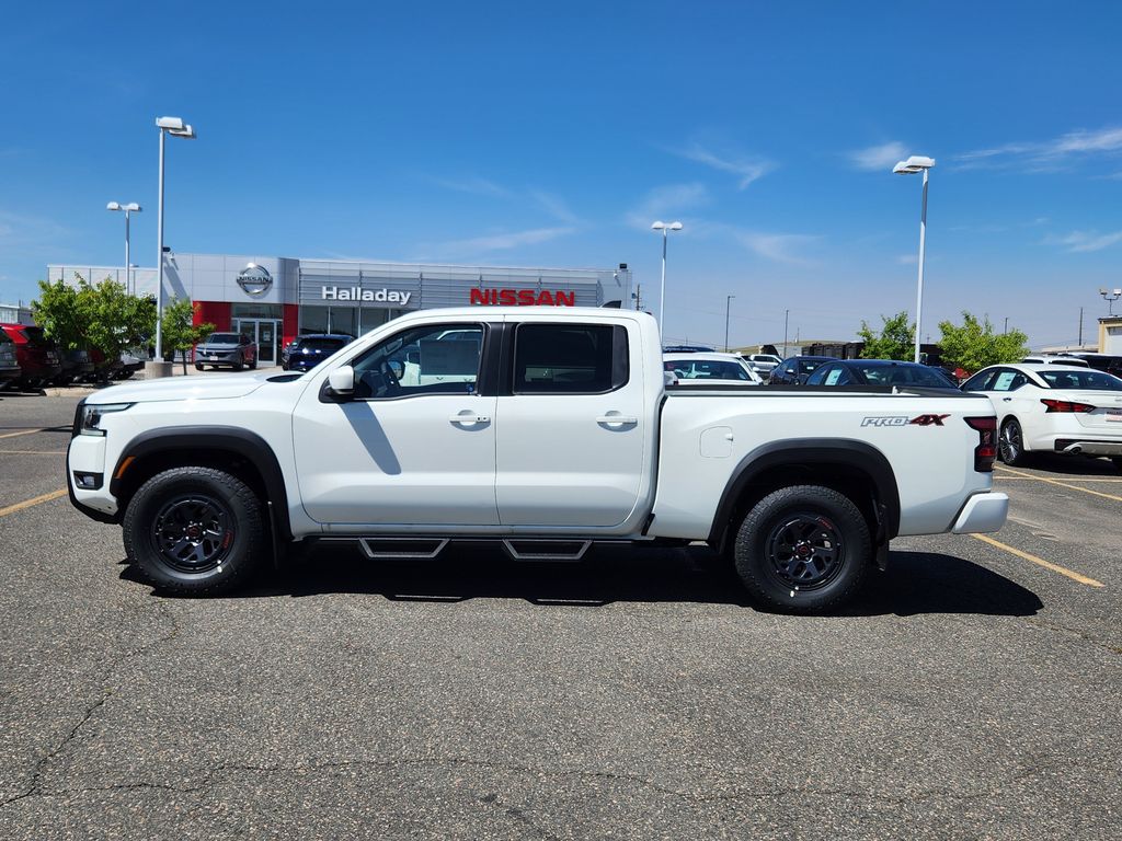 2025 Nissan Frontier Crew Cab PRO-4X photo 2