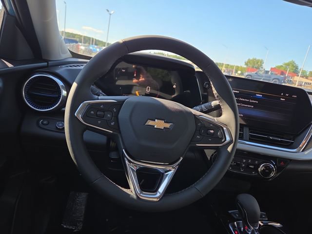 2025 Chevrolet Trax LT photo 14