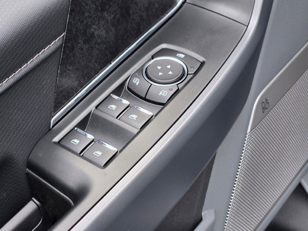 2025 Ford F-150 Lightning photo 7