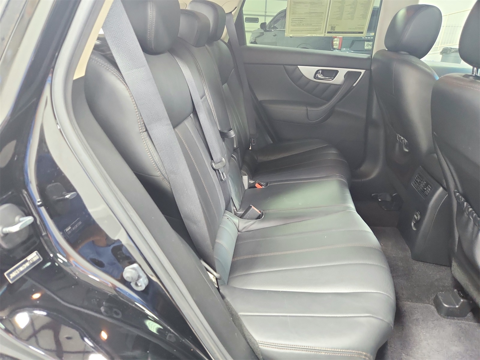 2017 Infiniti QX70 Base photo 35
