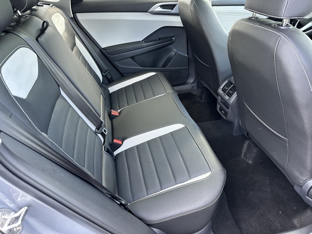 2025 Volkswagen Taos SEL photo 3