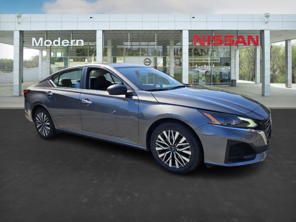 2024 Nissan Altima 2.5 SV photo 2