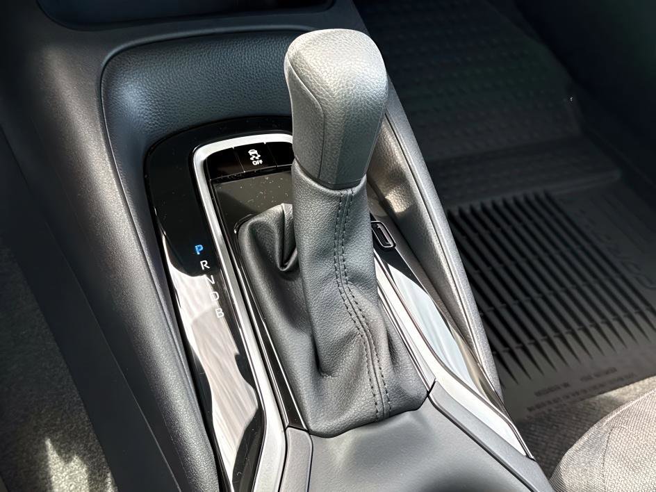 2025 Toyota Corolla LE photo 12