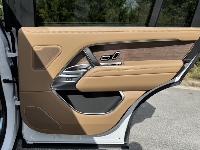 2025 Land Rover Range Rover SE photo 19