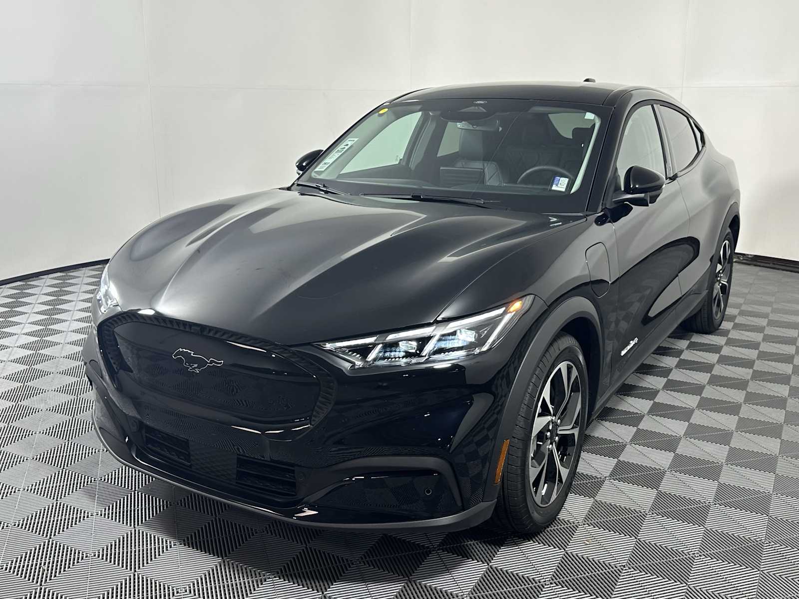 2025 Ford Mustang Mach-E Premium photo 3