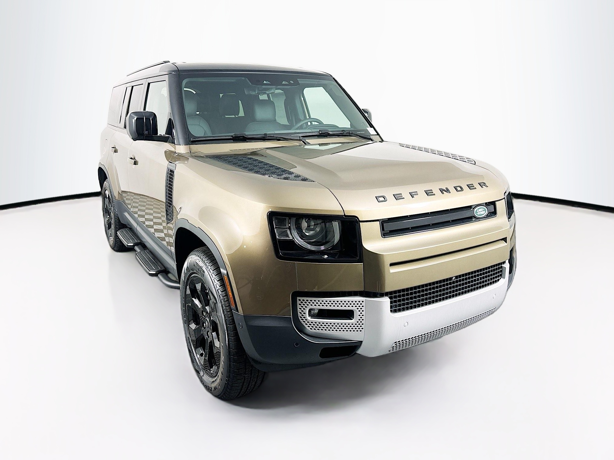 2025 Land Rover Defender 130 S photo 3