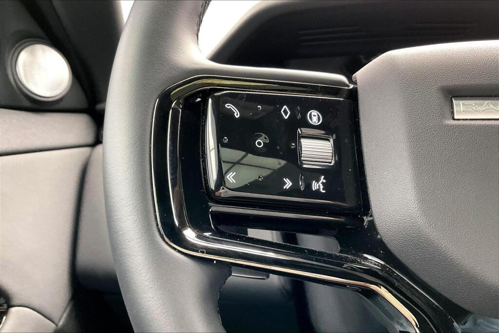 2025 Land Rover Range Rover Evoque Dynamic SE photo 13