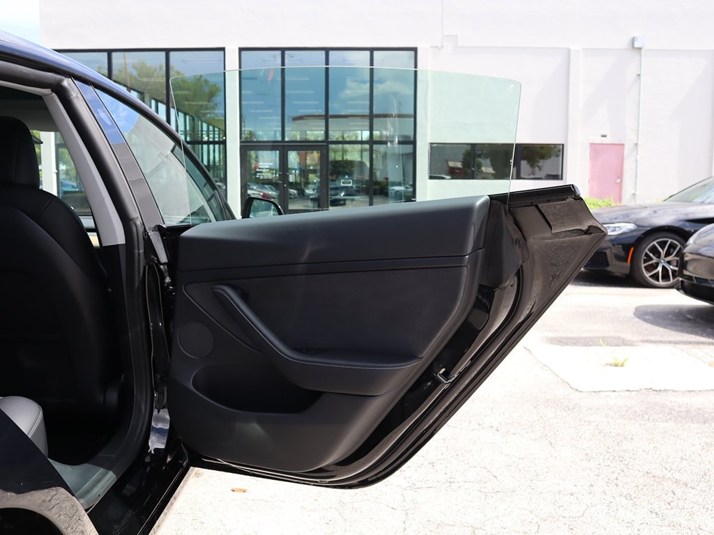 2021 Tesla Model 3 Standard Range Plus photo 21