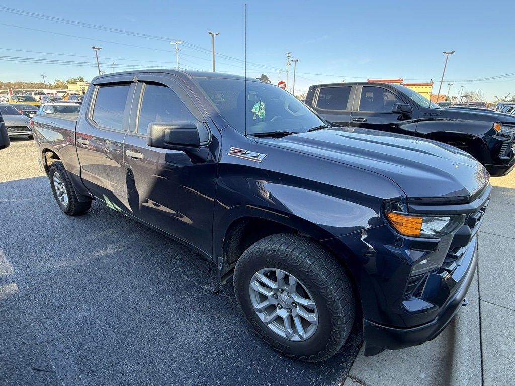 2024 Chevrolet Silverado 1500 photo 2