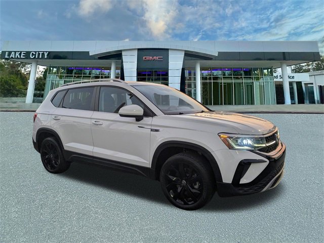 2022 Volkswagen Taos SEL's photo