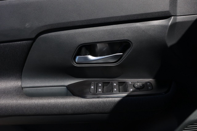 2026 Nissan Kicks SV photo 21