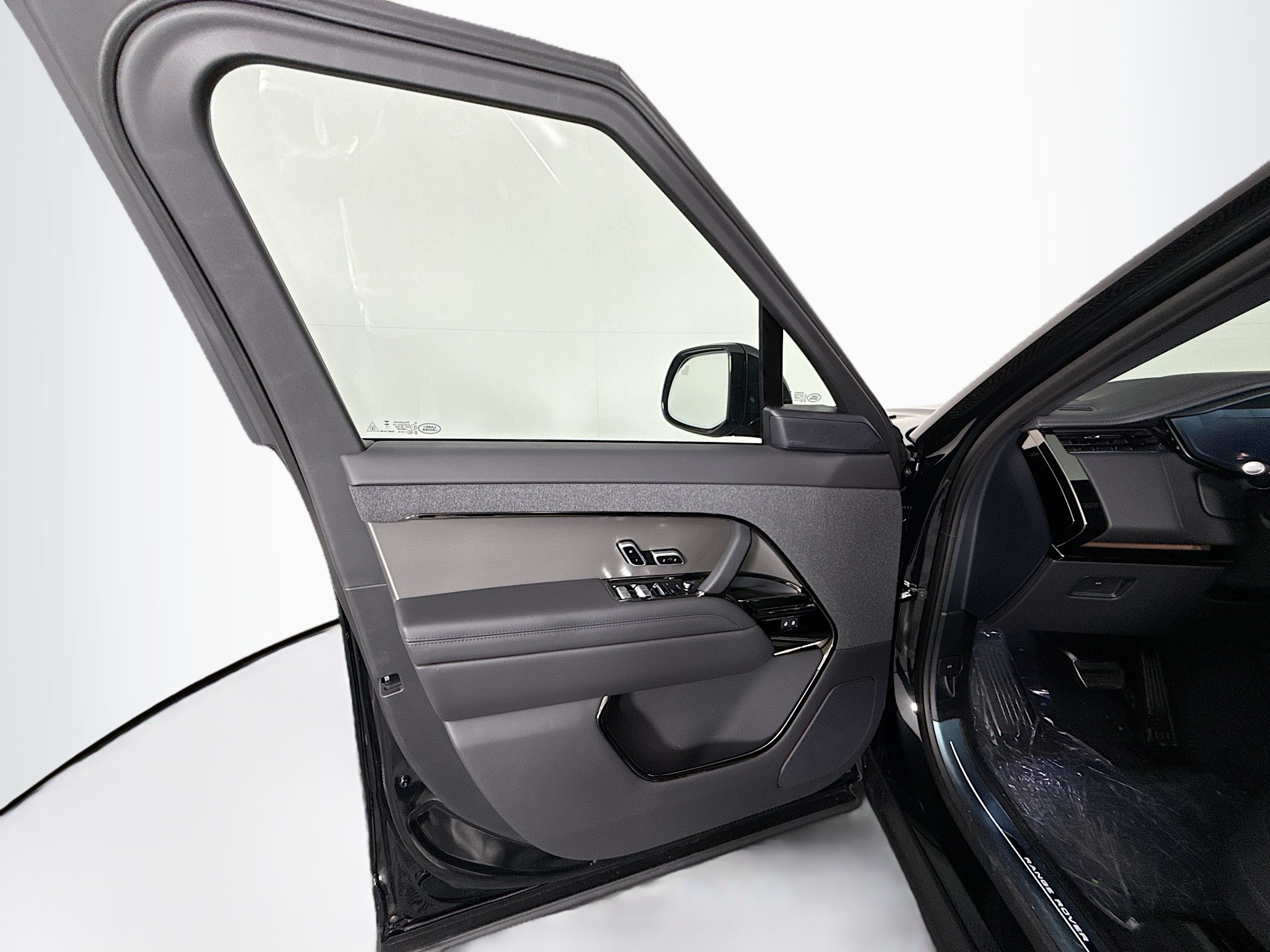 2025 Land Rover Range Rover Sport SE photo 8