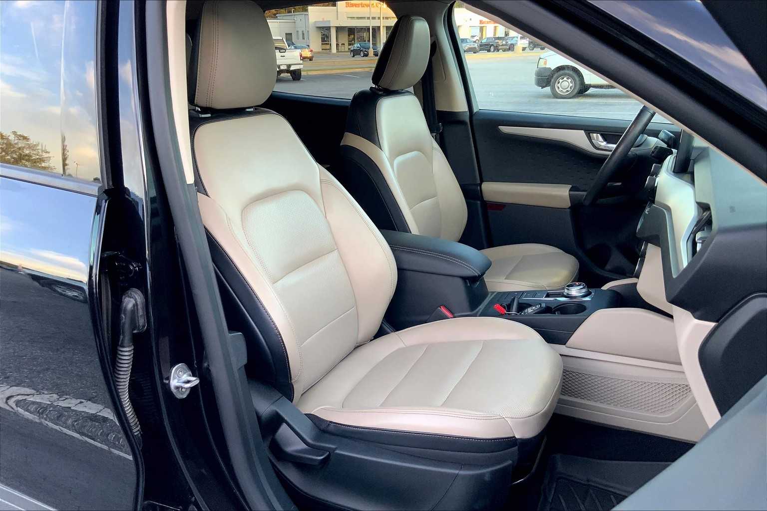 2020 Ford Escape SEL photo 8