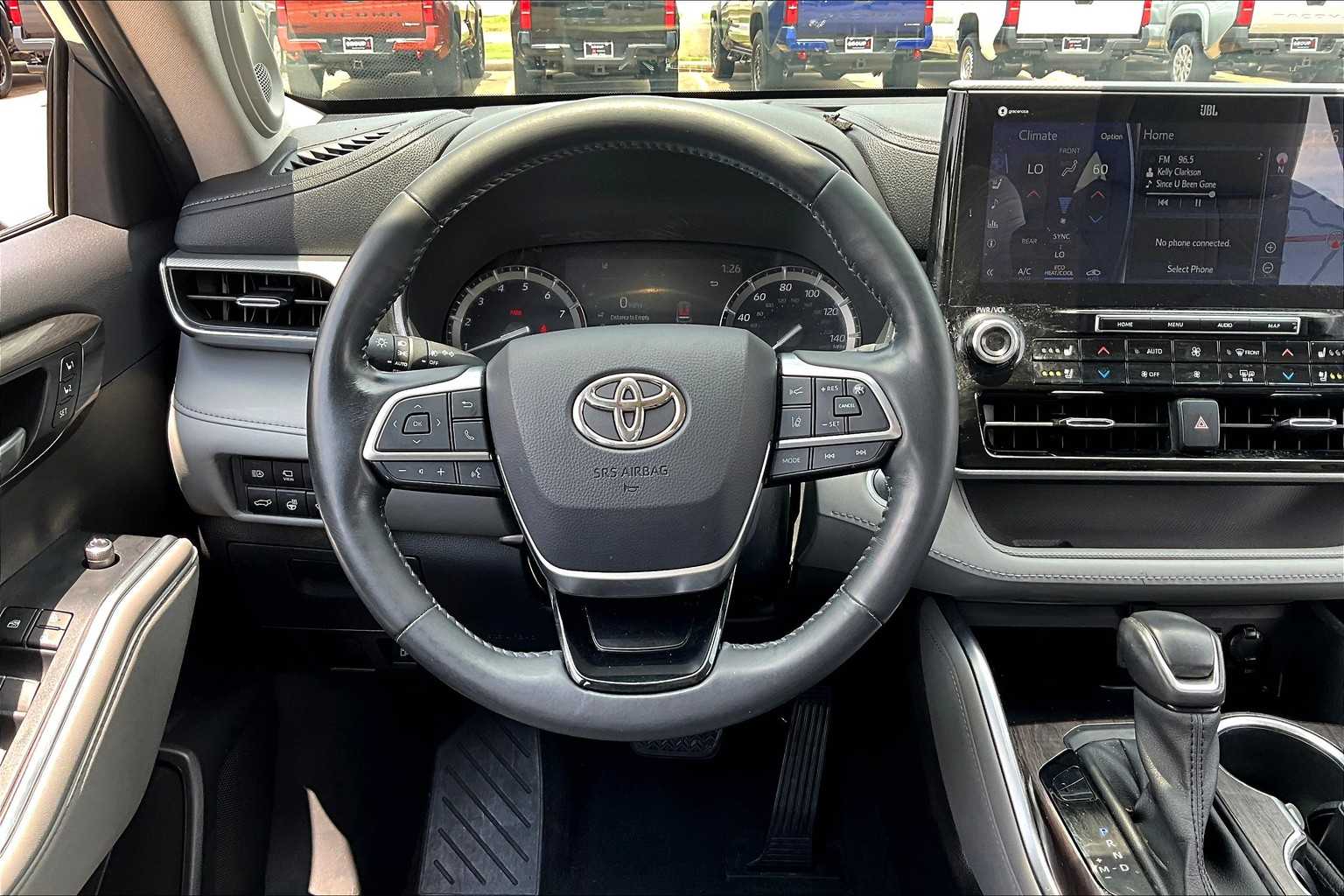 2021 Toyota Highlander Platinum photo 5