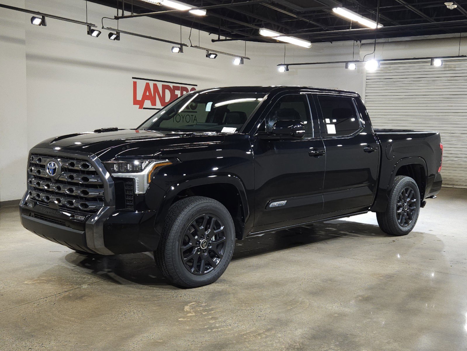 New 2024 Toyota Tundra iFORCE MAX Tundra Platinum PLATINUM CREWMAX 5.5