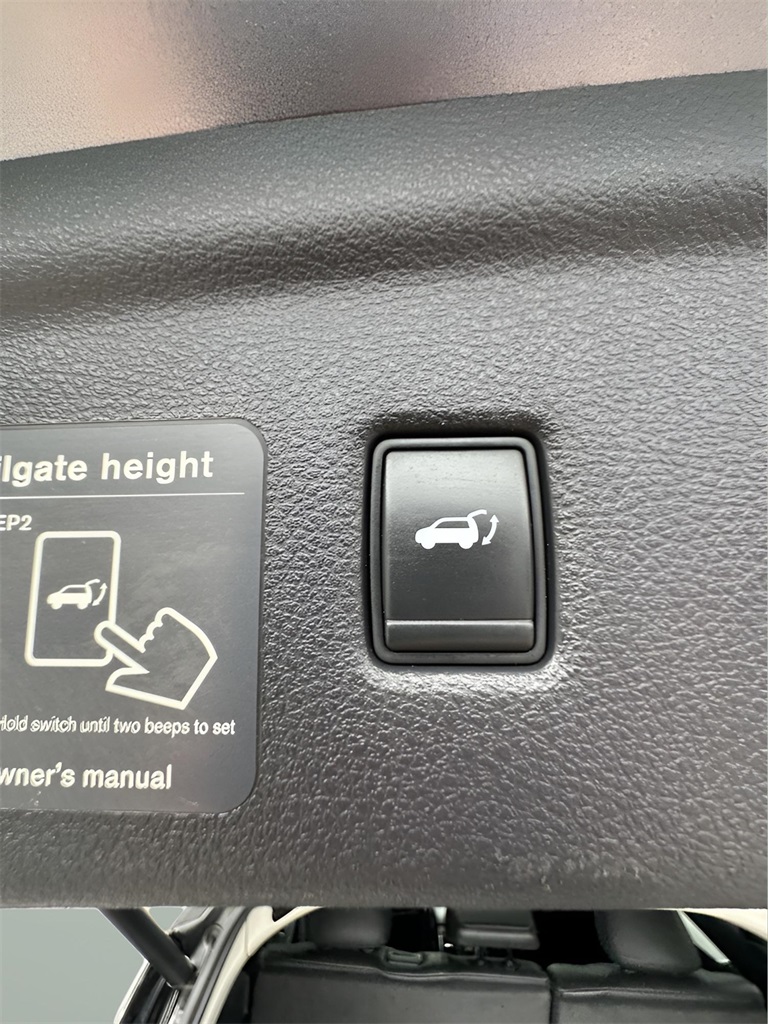 2019 Infiniti QX50 Essential photo 16
