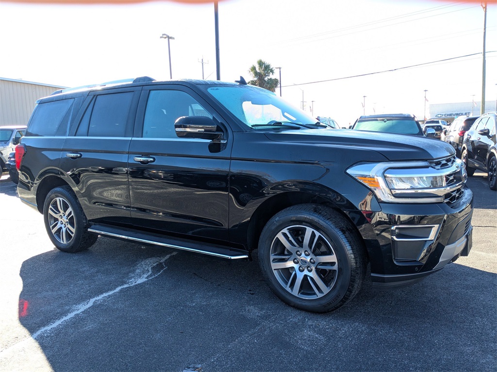 2023 Ford Expedition Limited's photo