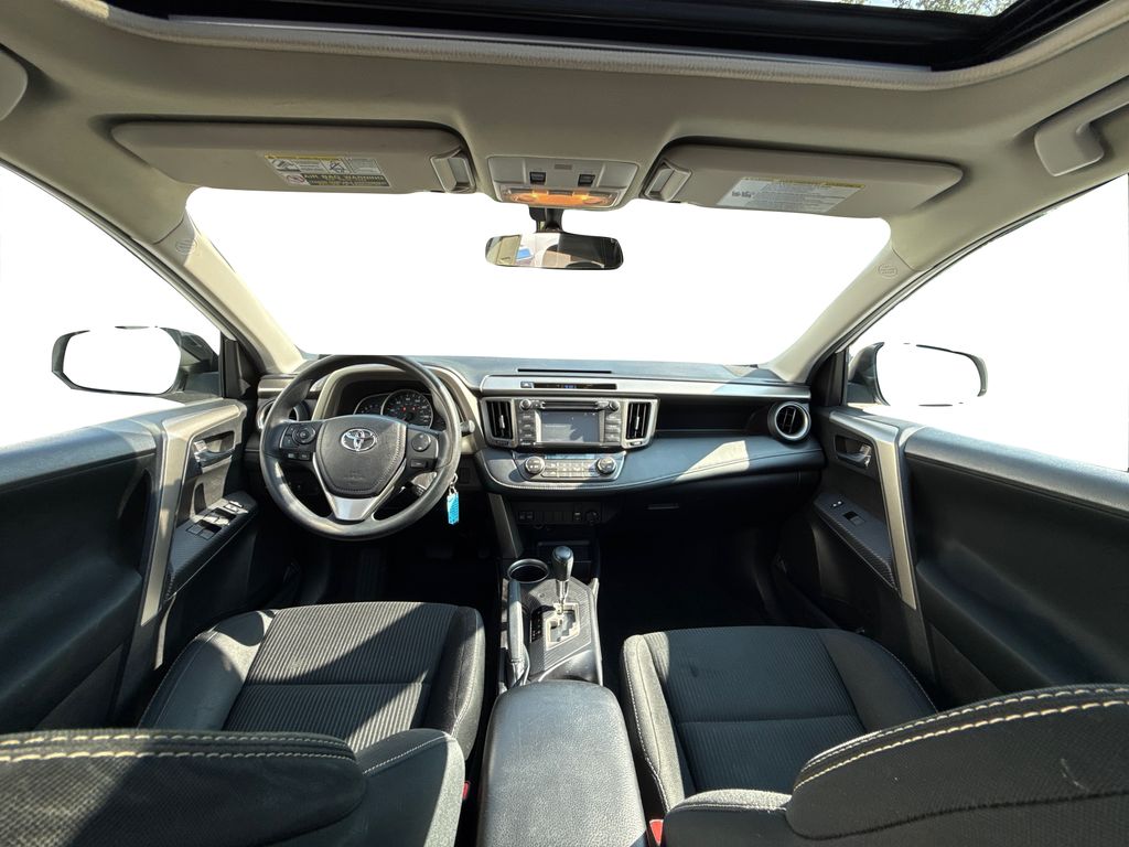 2015 Toyota RAV4 XLE photo 14