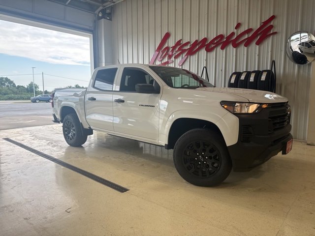 2025 Chevrolet Colorado LT photo 2
