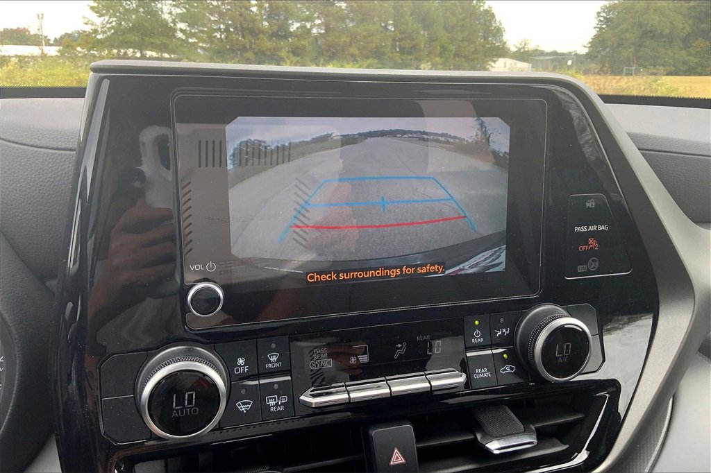 2024 Toyota Highlander LE photo 18