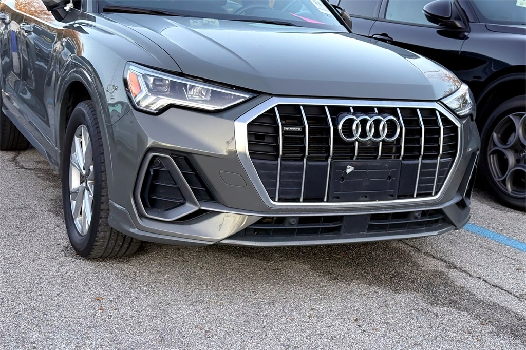 2022 Audi Q3 45 TFSI S line Premium photo 2