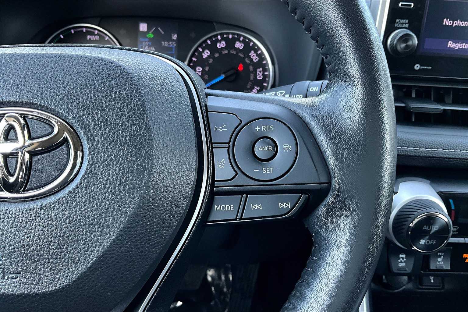 2022 Toyota RAV4 Hybrid XLE photo 23